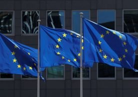 EU considers tax, emissions trading for carbon border plan