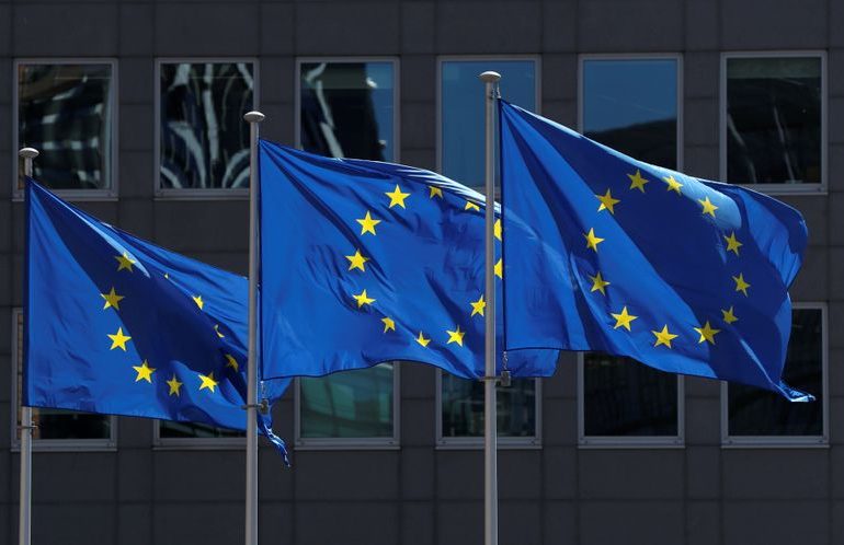 EU considers tax, emissions trading for carbon border plan