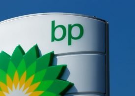 Does the BP share price offer better value than Shell?