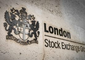 FTSE 100 sinks on travel restrictions and US stimulus stalemate