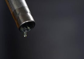 Oil up for 4th Month But Stays Stuck in Low $40s