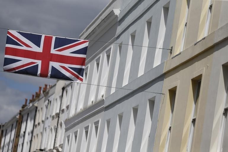 UPDATE 1-UK Stocks-Factors to watch on Oct