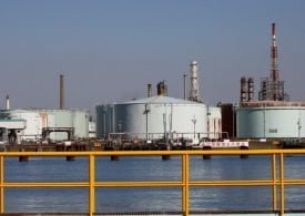Oil Stockpiles Fell by 1 Million Barrels: EIA