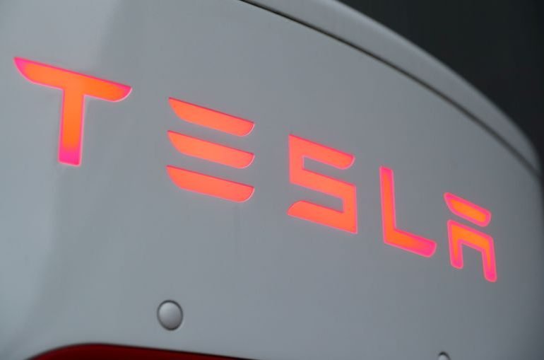 Tesla sets revenue record, makes profit thanks to pollution credit sales to rivals