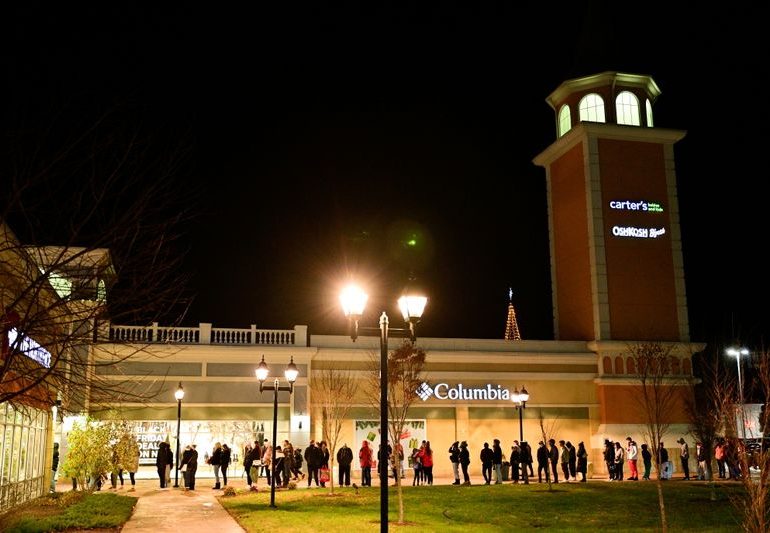 'Flash mob' thieves target U.S. retail stores on Black Friday