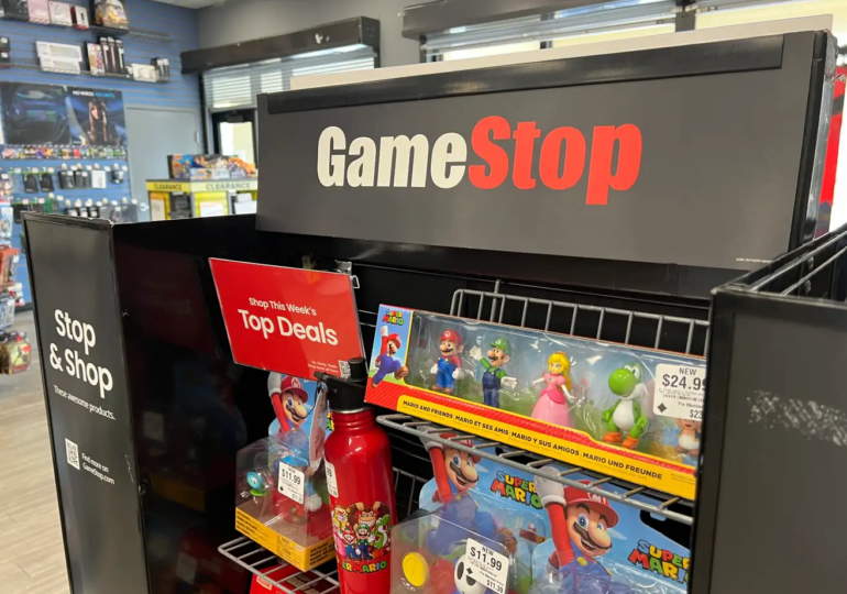 GameStop Stock Declines 12% Amid CEO's Focus on Long-Term Value