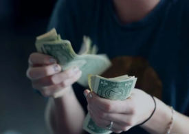 Micro-Cashflow Thinking: How Small, Predictable Income Streams Shape Real-World “Investing”