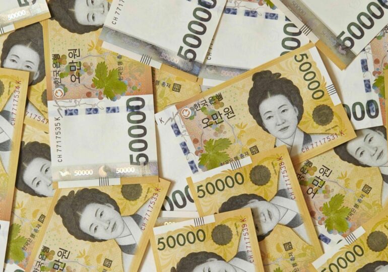 South Korea crypto liquidity tumbles as stablecoin balances plunge 55% and stock buying rises